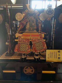 おもてなし館で五月人形を展示中だよ