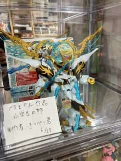 わがらん屋で小学生のプラモデル作品を展示してるよ